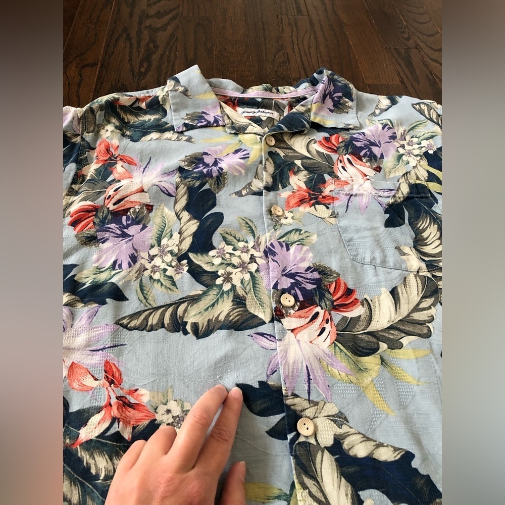 Tommy Bahama Men’s 100% Silk Tropical Jacquard Short-Sleeve Collared Button-Down - Picture 3 of 12